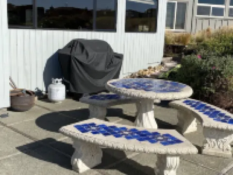 Ocean, Golf course and Mountain Views.Walk 3/4mi to the beach