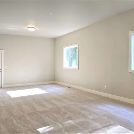 Spacious, family friendly, great for hosting w/ large island, quite & peaceful!