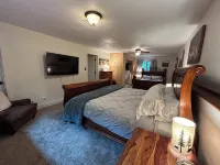 Spacious Chalet Mountain Retreat in Mt. Hood Village ウェルチズのホテル