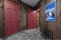 Mid-Century Arty Chalet - 2 Min to Stratton Slopes