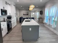 New Cottage Near Sports Complex, Owa, Beaches, Shopping, Restaurants. Hotels in Foley