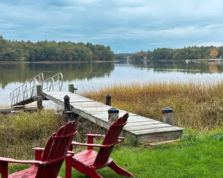 Waterfront Oasis~Pool Table~Deck~Dock~Garage ドーバーのホテル