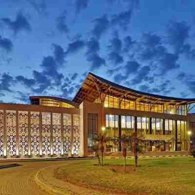 L' Amphitrite Palace Resort & Spa Hotel Exterior