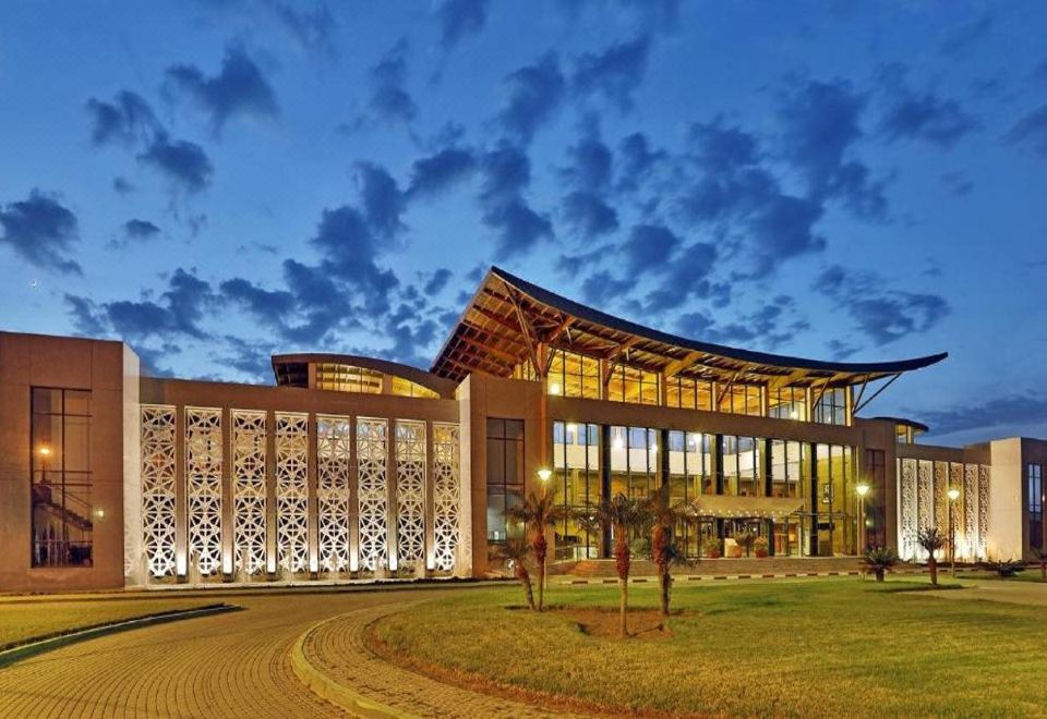 L Amphitrite Palace Resort And Spa Over view