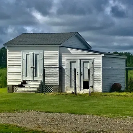 Beautiful pet friendly lodge in a quaint fishing village and sleeps 16