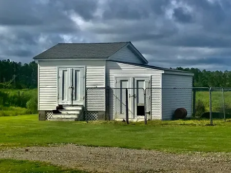 Beautiful pet friendly lodge in a quaint fishing village and sleeps 16