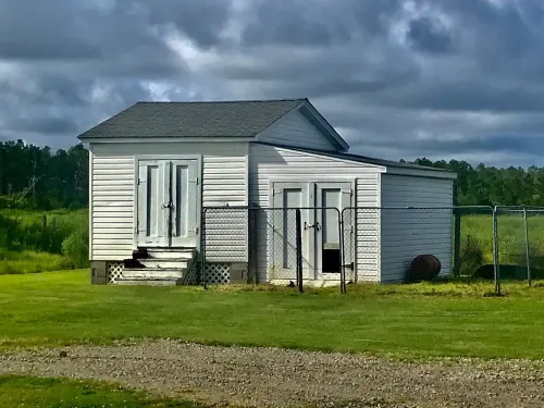 Beautiful pet friendly lodge in a quaint fishing village and sleeps 16