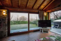 Beautiful rusticoat 7 km from Lake Orta with exclusive wood-fired Hot Tube Hotels in Casale Corte Cerro