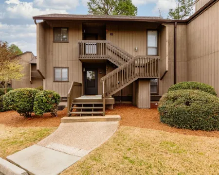 5 minute walk to Pinehurst Resort - Perfect 2BR Condo for buddies golf trip Hotels in Pinehurst