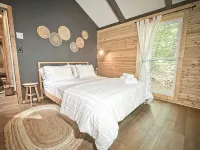 CasaSOL! Unique, Trendy & Stylish Cabana w/ Fireplace, Skylight & Deck at Bryce