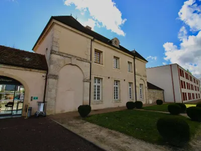 Ibis Styles Dijon Sud Domaine de Beauregard Hotels in Fénay