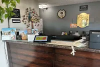 Super 8 by Wyndham Perry IA - parking
