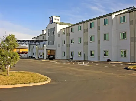 Studio Z, Ascend Hotel Collection