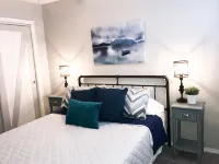 Lakefront Retreat - Stunning Views, Huge Kitchen & Neighborhood Boat Ramp