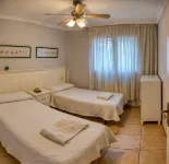 .First line luxrury villa. No car needed ,Tram stop 1 minute walking. Hoteles en Campello