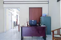 RedDoorz Syariah at Griya Soeratin Pacitan Hotels in Pacitan