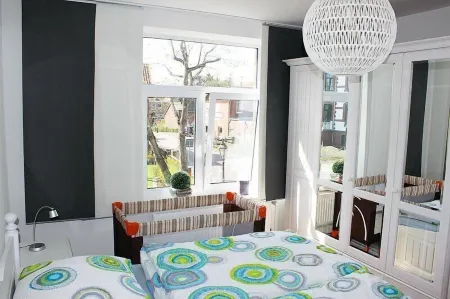 4 star (DTV) apartment with a view of the old lighthouse, quiet, central, bright Отели рядом с достопримечательностью «Боркум»