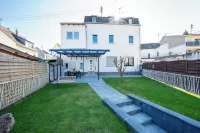 Beautiful vacation apartment directly on the Rhine, fantastic castle view in Bad Salzig Hotels in Boppard