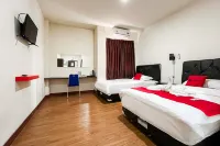 RedDoorz Plus at Hotel Lestari Karema Mamuju Hotels in Mamuju Sub-District