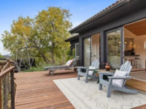 Topanga Secret Cottage Hotels in Topanga