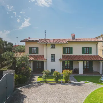 Villa Giuliana Отели в г. Серавецца