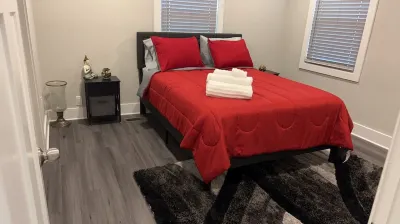 Home away from home!!! A few minutes to all downtown attractions. Hotels in Warren Township