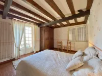 Gites de Charme 18 Personnes Avec Tennis Dans un Parc de 2 ha . Idéal Familles Hotels in Montignac