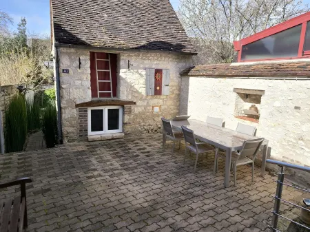 Gîte Familial au Calme Avec Espace Détente Отели в г. Yonne