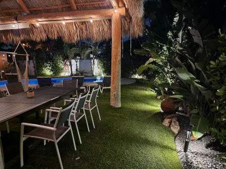 Villa in Fort Lauderdale Waterfront Heated Salt Pool Tiki Free EV charging Kayak