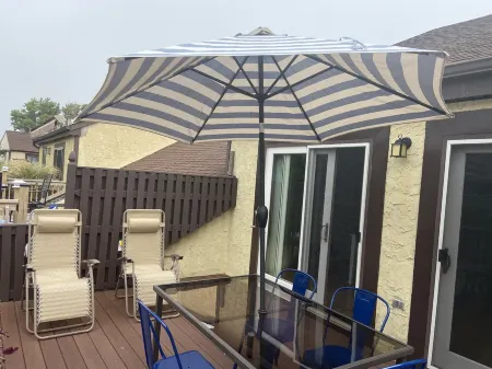 NEWLY RENOVATED BEACH BLOCK TOWNHOME!!