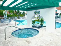 Family Friendly Waterfront Condo with boat access in sunny Naples! Hotels in East Naples