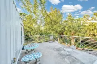 Connect with Nature at Headwaters Retreat in Jupiter Farms 심 크릭스 플라자 주변 호텔