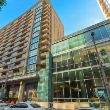 Modern 1-Bedroom City View High Rise Condo with Balcony Gym Pool Free Parking