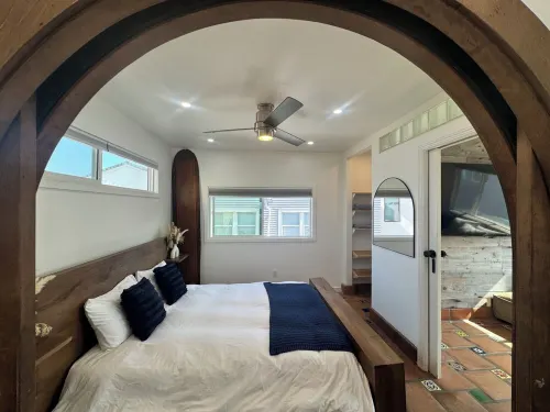 Newport Beach Location Ocean views Jacuzzi Sauna Spanish Cottage Boardwalk!