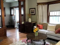 Charming 2-bedroom house in lovely Algona with WiFi, AC Hotels in Algona
