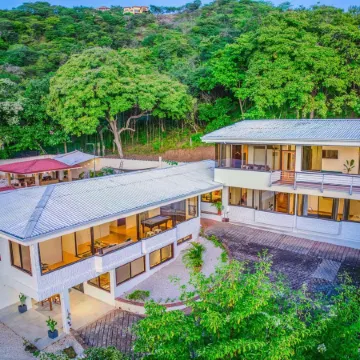 Few Steps to Beach Private Pool and Jacuzzi