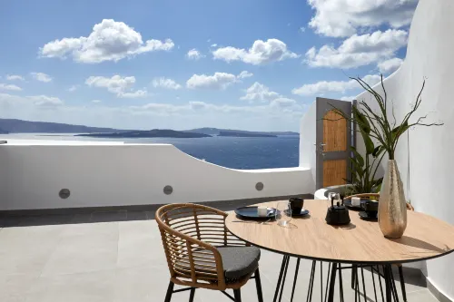 Allure Breeze Suites - Bed and Breakfasts