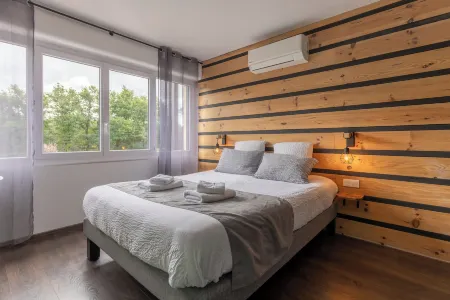 Hôtel Paris Madrid Отели в г. Ли-Э-Микс