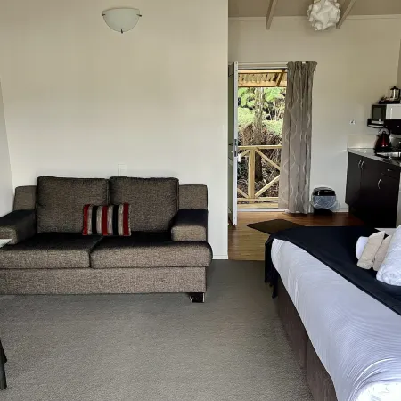 Anchor Lodge Motel Отели в г. Коромандел