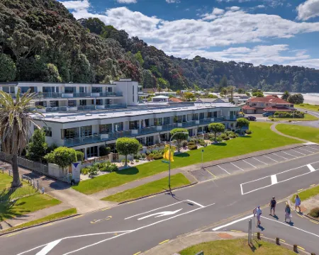 Beachpoint Apartments Hotels in Ohope