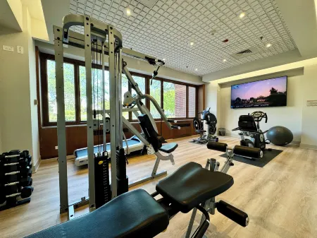 The Gem Museum Suites Evanston Отели рядом с достопримечательностью «Searle Center for Advancing Learning and Teaching»