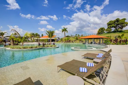 Cyan Resort by Atlantica Отели рядом с достопримечательностью «Wet'n Wild»