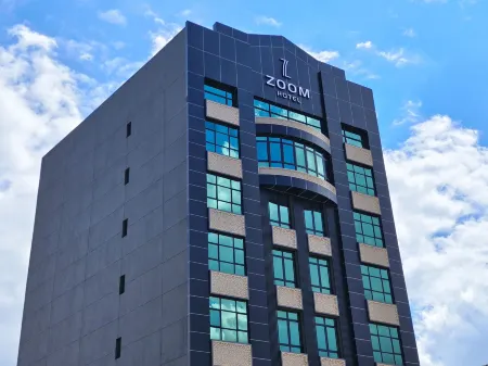 Zoom Hotel Отели рядом с достопримечательностью «Nagore Square»