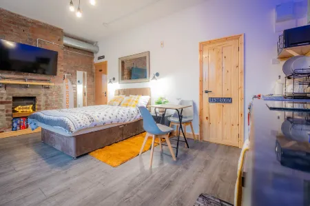 Luxury Industrial Studio - Free Parking - Great Location Отели рядом с достопримечательностью «Университет Лидс Тринити»