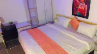Autograph Apartment