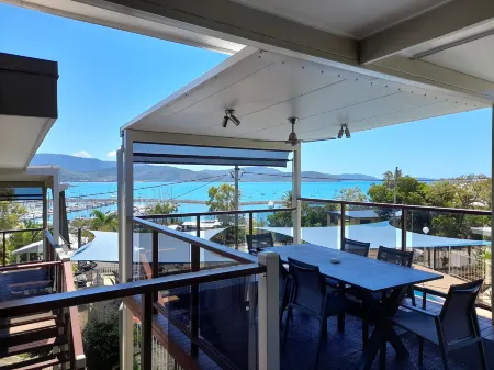 Airlie Apartments Отели в г. Эрли-Бич