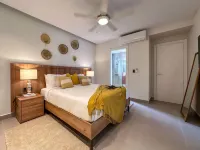 4 Bedroom Beach Penthouse w Private Rooftop