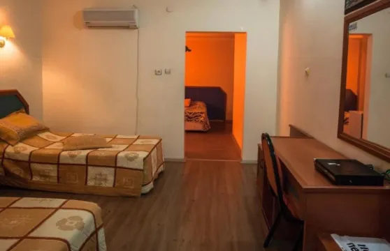 內姆魯特 2000 號酒店