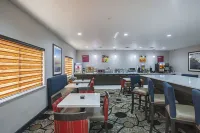 Comfort Suites Lewisville - parking