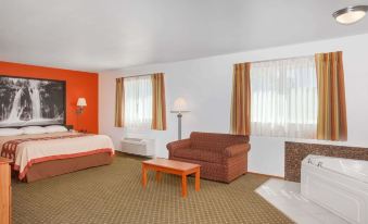 Super 8 by Wyndham Cloverdale Wine Country